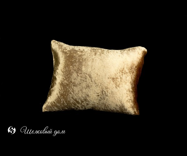 Золотисто-коричневая бархатная наволочка на подушку